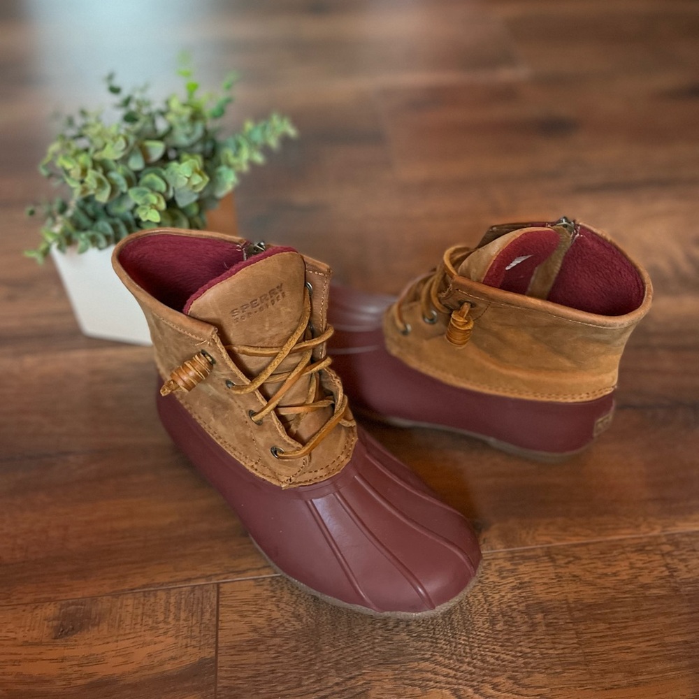 Women’s Sperry Topsider Duck Boots - size 5